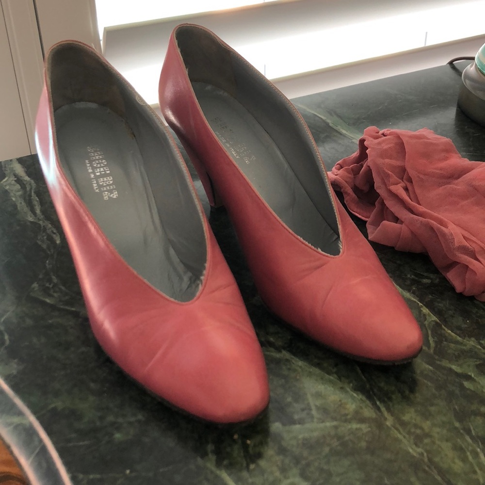 Shoe Biz a beautiful shoe good condition a lot of style.